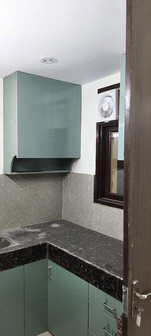 Room in 1 BHK Builder Floor at Dharam Colony – for Rent