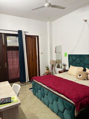 Bedroom in 3 BHK Builder Floor at Sector 38 – for Rent