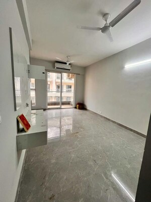 Kitchen in 3 BHK Apartment at Signature Global City 63A, Sector 63a – for Rent