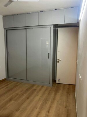 Room in 3 BHK Apartment at Signature Global City 63A, Sector 63a – for Rent