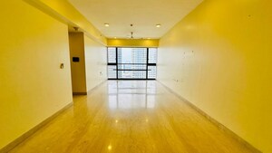 Room in 3 BHK Apartment at Tardeo – for Sale