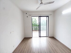 Room in 4 BHK Apartment at Conscient Heritage Max, Sector 102 – for Rent