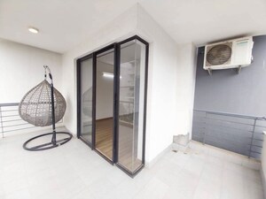 Room in 4 BHK Apartment at Conscient Heritage Max, Sector 102 – for Rent