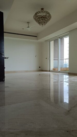 Room in 3 BHK Apartment at Mahindra Luminare, Sector 59 – for Rent