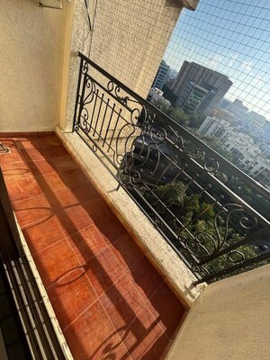 Furnished Amenities in 2 BHK Apartment at Lake Primrose, Powai – for Rent