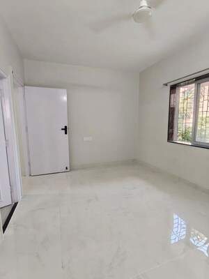 Room in 2 BHK Apartment at Raheja Golden Rays, Powai – for Rent