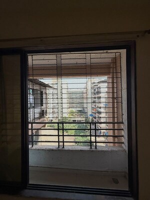 Room in 2 BHK Apartment at Seawoods – for Rent