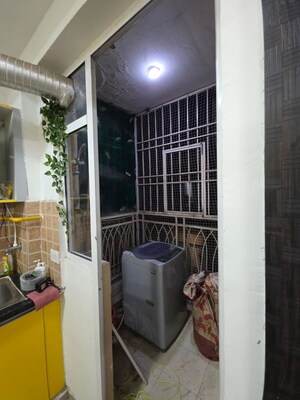 Room in 2.5 BHK Apartment at Mahagun My Woods, Sector 16c Greater Noida – for Rent