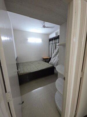 Room in 2.5 BHK Apartment at Mahagun My Woods, Sector 16c Greater Noida – for Rent