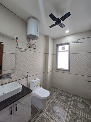 Bathroom in 2 BHK Builder Floor at Ardee City, Sector 52 – for Rent