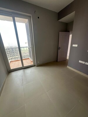 Room in 2 BHK Apartment at Supertech Hues, Sector 68 – for Rent