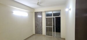 Room in 3.5 BHK Apartment at Skytech Matrott, Sector 76 – for Rent