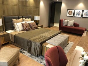 Room in 4 BHK Apartment at Conscient Heritage Max, Sector 102 – for Sale