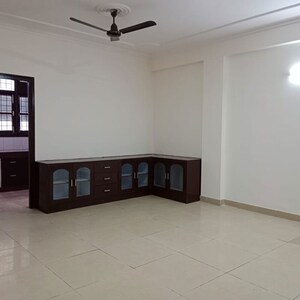 Room in 2 BHK Villa at Eros Rosewood Villas, Sector 50 – for Rent