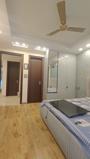 Room in 4 BHK Apartment at Aradhya Homes, Sector 67a – for Rent