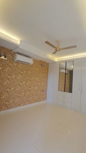 Furnished Amenities in 4 BHK Apartment at Aradhya Homes, Sector 67a – for Rent