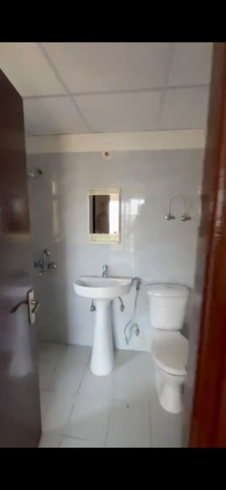 Bathroom, amrapali-verona-heights-phase-ii 2 Bedroom 975 Sq.Ft. Apartment In Amrapali Leisure Valley Greater Noida 10755360
