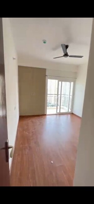 Room in 2 BHK Apartment at Amrapali Verona Heights Phase II, Amrapali Leisure Valley – for Rent