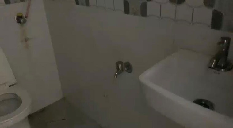 Bathroom, rosa-manhattan Commercial Office Space 416 Sq.Ft. In Ghodbunder Road Thane 10755361