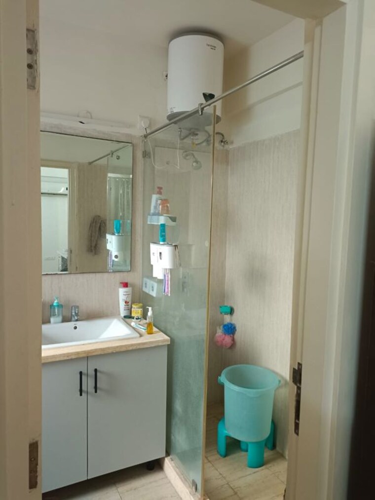 Bathroom, dlf-regal-gardens 3 Bedroom 1818 Sq.Ft. Apartment In Sector 90 Gurgaon 10744563