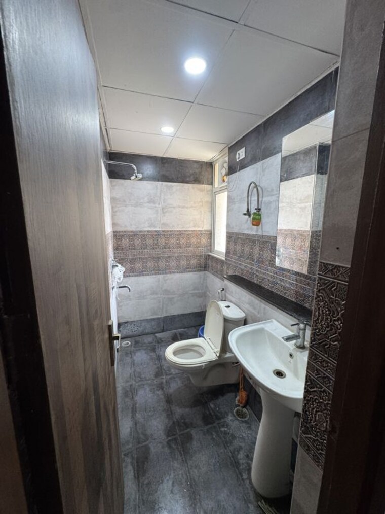 Bathroom, jaypee-greens-kosmos 2 Bedroom 850 Sq.Ft. Apartment In Sector 134 Noida 10755514