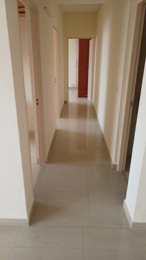 Lobby in 3 BHK Apartment at DLF Ridgewood Estate, Dlf Phase iv – for Sale