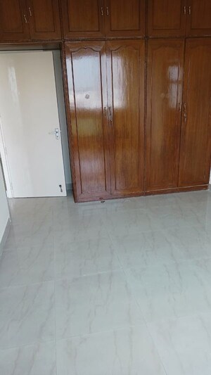 Bedroom in 3 BHK Apartment at DLF Ridgewood Estate, Dlf Phase iv – for Sale