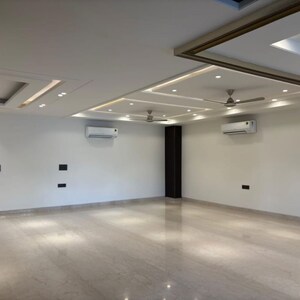 Room in 4 BHK Apartment at Vipul World Floors, Sector 48 – for Rent