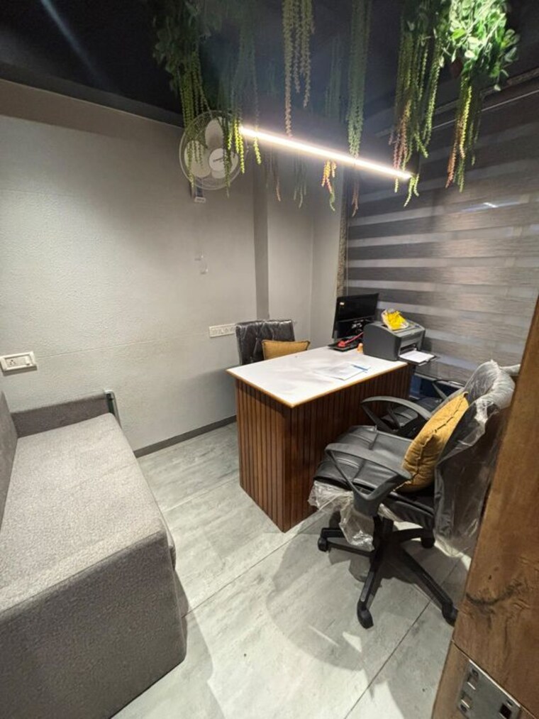 Team Area, adajan Commercial Office Space 1650 Sq.Ft. In Adajan Surat 10755579