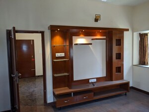 Room in 4 BHK Builder Floor at Prizm Greystone, Cunningham Road – for Sale