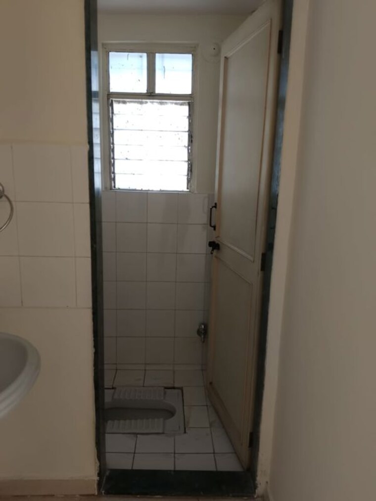 Bathroom, kunal-nakshatram 1 Bedroom 700 Sq.Ft. Apartment In Chinchwad Pune 10755694