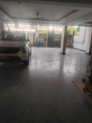 Parking in 4 BHK Builder Floor at Sector 46 – for Rent