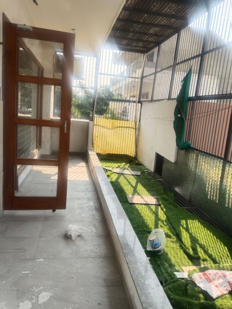 Balcony, sector 46 4 Bedroom 360 Sq.Yd. Builder Floor In Sector 46 Faridabad 10755665