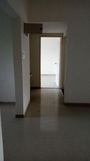 Room in 2 BHK Apartment at Mind Space Queenstown, Chinchwad – for Rent