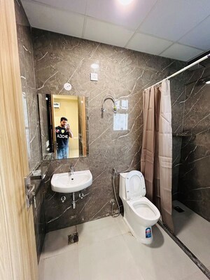 Bathroom in 1 RK Builder Floor at Krishna Homes Gurgaon, Sector 14 – for Rent