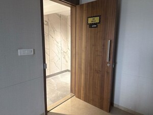 Room in 2 BHK Apartment at Dosti Mezzo 22, Sion East – for Sale