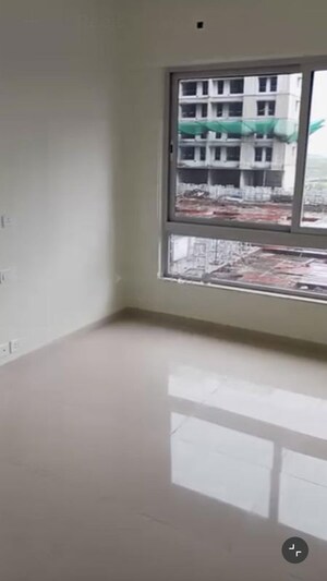 Room in 2 BHK Apartment at Kalpataru Parkcity Eternia, Kolshet Road – for Rent