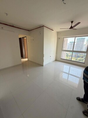 Room in 3 BHK Apartment at Sheth Zuri, Laxmi Nagar – for Rent