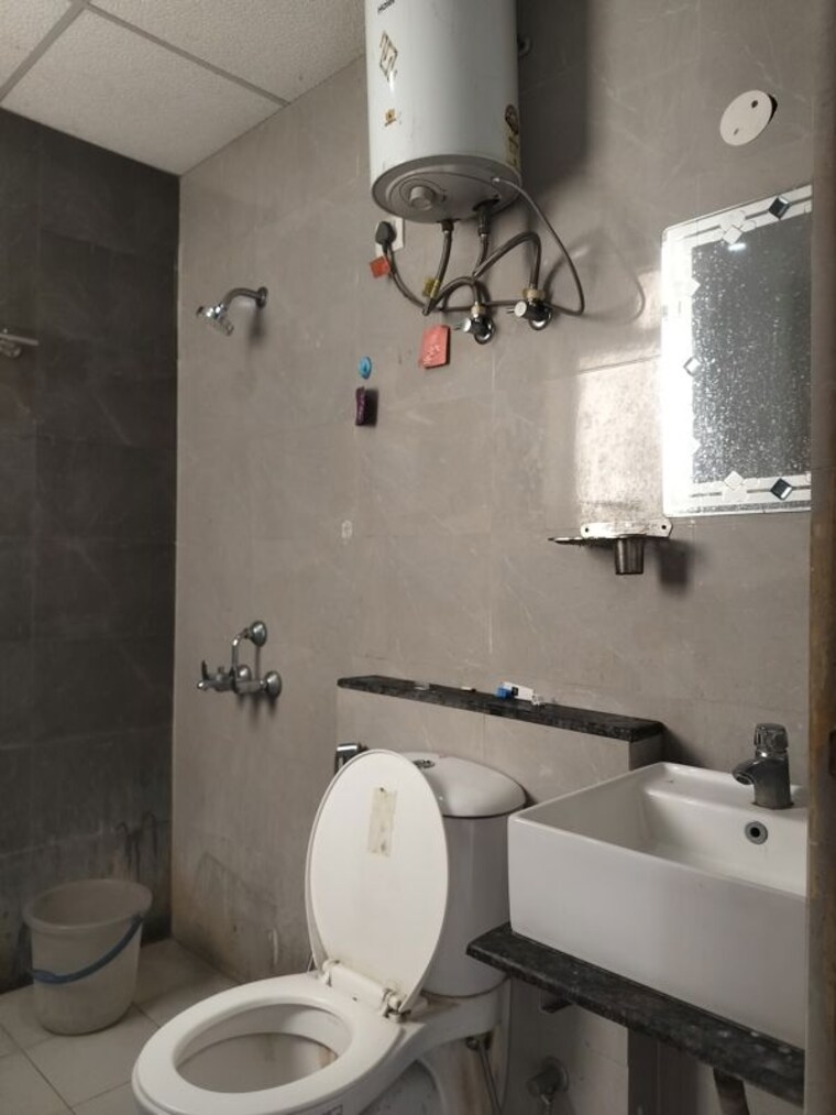 Bathroom, gazipur 1 Bedroom 610 Sq.Ft. Apartment In Gazipur Zirakpur 10755775