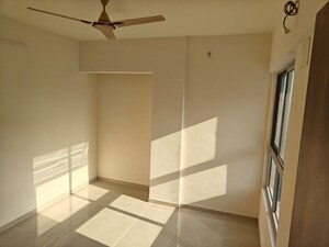 Room in 1.5 BHK Apartment at Piramal Vaikunth, Balkum Pada – for Rent