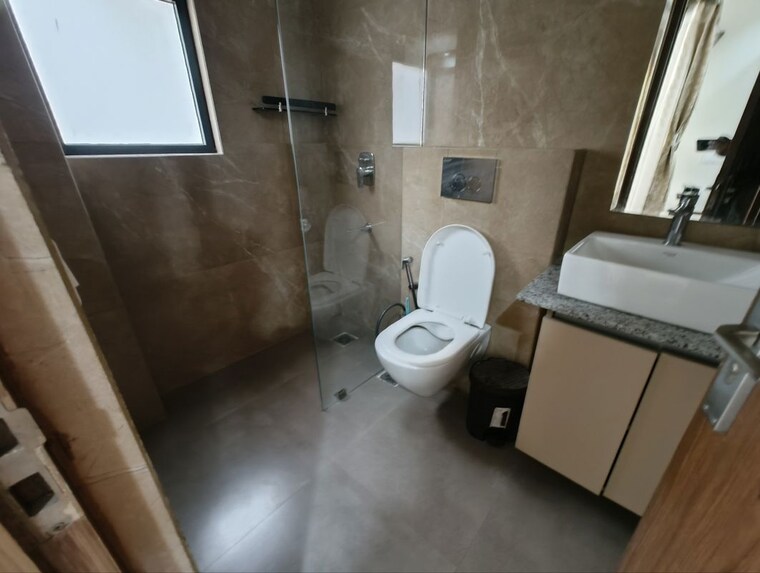 Bathroom, suncity-vatsal-valley 2.5 Bedroom 1430 Sq.Ft. Apartment In Gwal Pahari Gurgaon 10755828