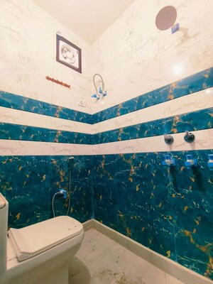Swimming Pool in 2 BHK Builder Floor at Dwarka Mor – for Rent
