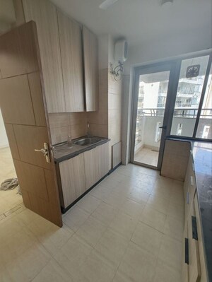 Room in 3.5 BHK Apartment at Parsvnath Exotica, Sector 53 – for Rent
