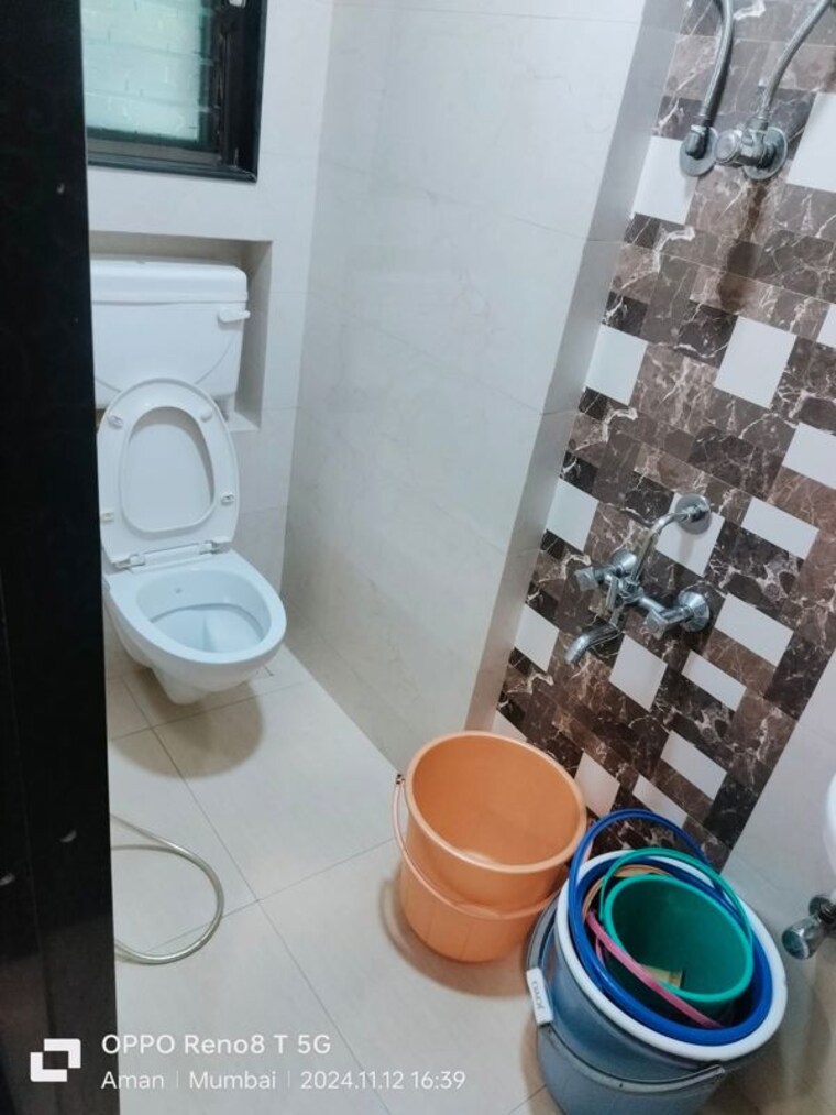 Bathroom, veera desai industrial estate 1 Bedroom 600 Sq.Ft. Apartment In Veera Desai Industrial Estate Mumbai 10755860