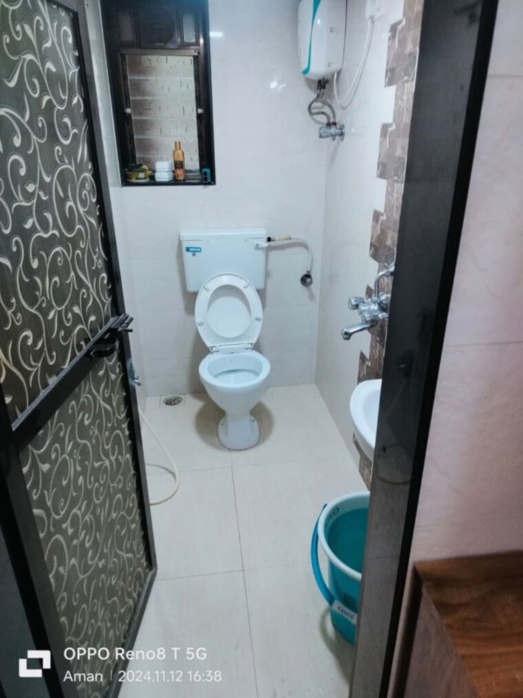 Bathroom, veera desai industrial estate 1 Bedroom 600 Sq.Ft. Apartment In Veera Desai Industrial Estate Mumbai 10755860
