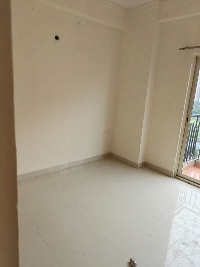Room, maxblis-grand-wellington 1 Bedroom 615 Sq.Ft. Apartment In Sector 75 Noida 10755876