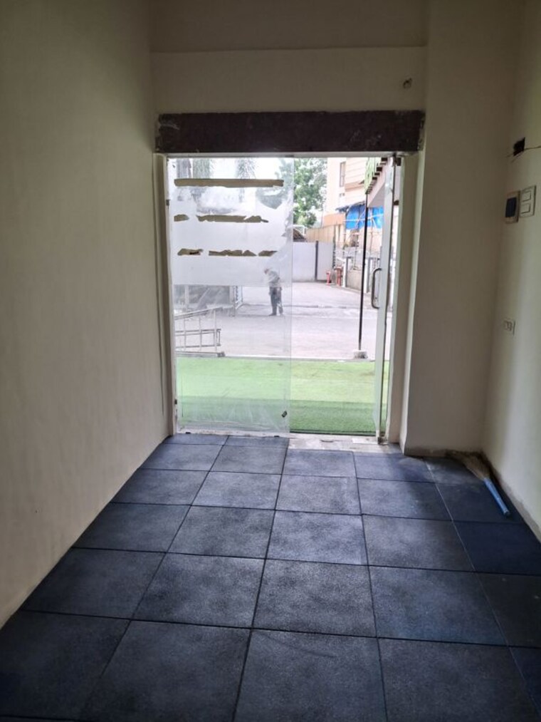 Room, coral-heights Commercial Shop 200 Sq.Ft. In Kavesar Thane 10755878