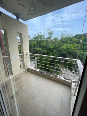 Balcony in 5 BHK Villa at Unitech Uniworld Resorts-The Residences, Sector 33 – for Rent