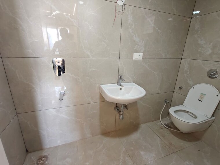 Bathroom, makuta-my-space-2 3 Bedroom 2340 Sq.Ft. Apartment In Bachupally Hyderabad 10755954