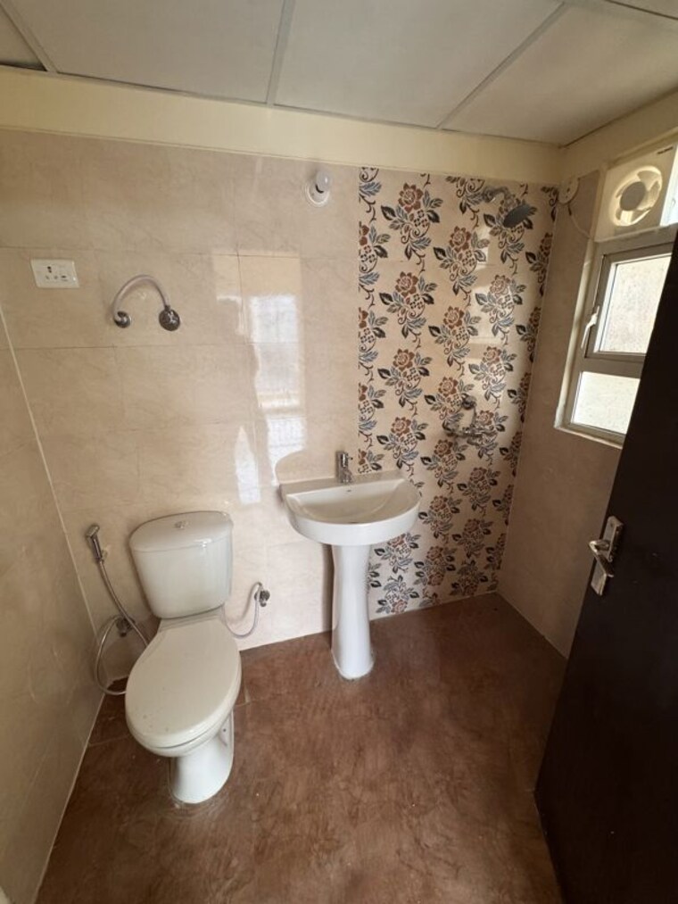 Bathroom, amrapali-verona-heights 3 Bedroom 1220 Sq.Ft. Apartment In Tech Zone 4 Greater Noida Greater Noida 10755959